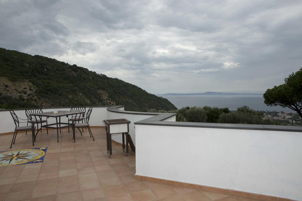 Appartamento Villa Degli Ulivi Sant'Agnello Ruang foto