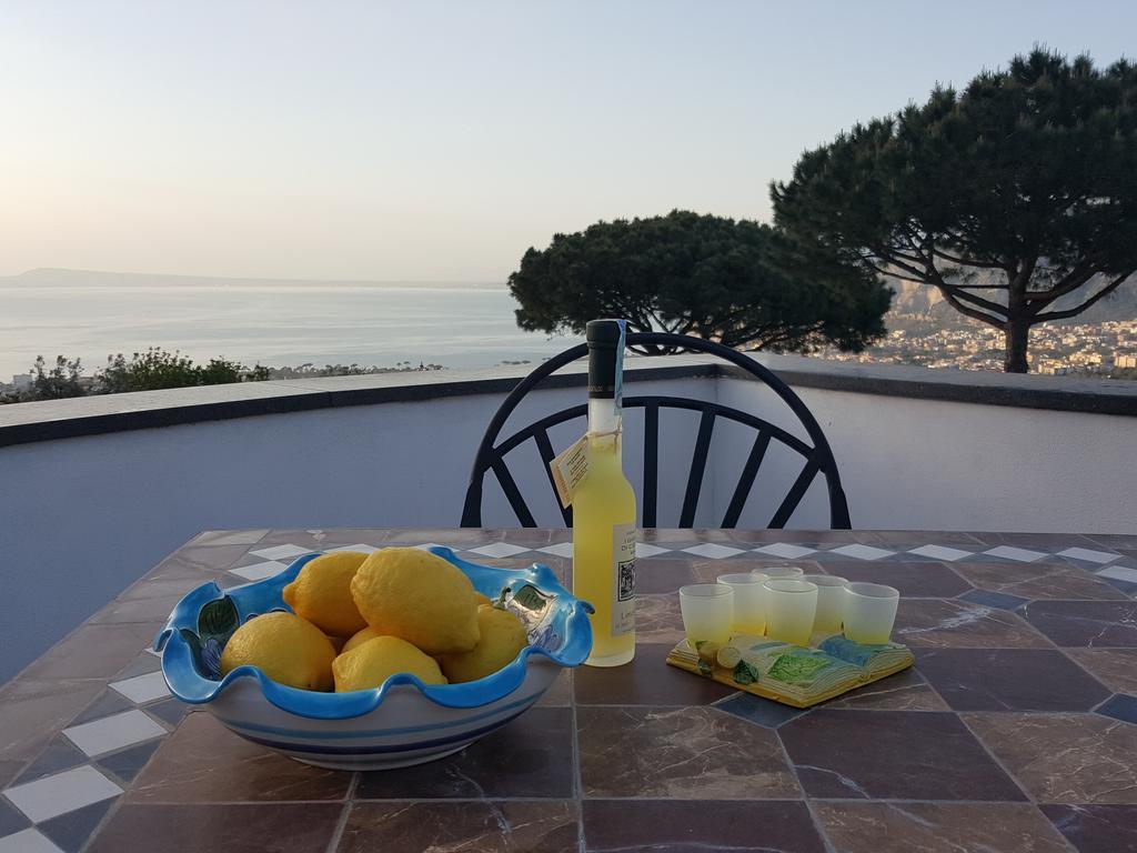 Appartamento Villa Degli Ulivi Sant'Agnello Bagian luar foto